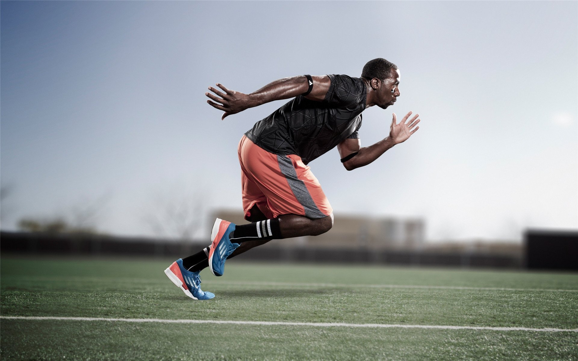 kering.com-国内足球机器人比赛火热开启，培养青少年科技创新能力，机器人足球比赛视频